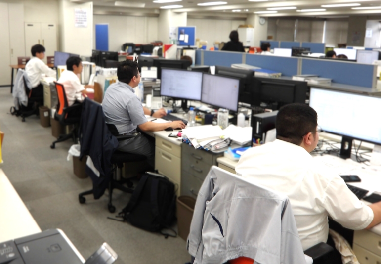 社内での作業風景